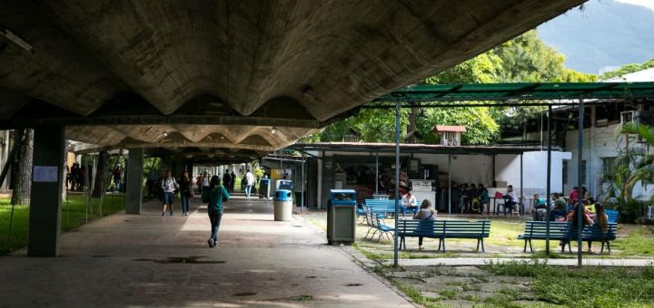 Estudiantes universitarios - beca estudiantil - UCV