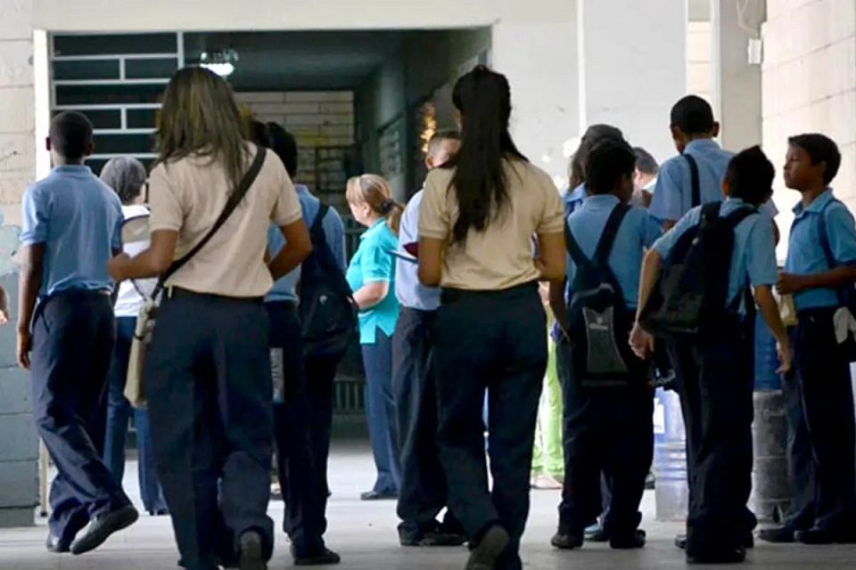 Reconocimiento del 6to de educación secundaria como el 1ero de educación universitaria viola la autonomía universitaria