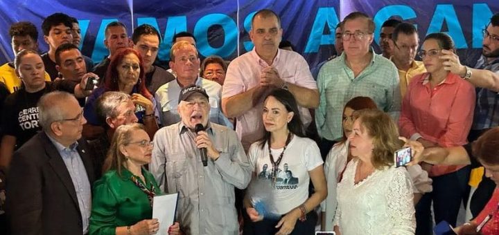 Entregan proclama del Zulia Siglo XXI a María Corina Machado: Nuestra exigencia para nuevos amaneceres de progreso humano