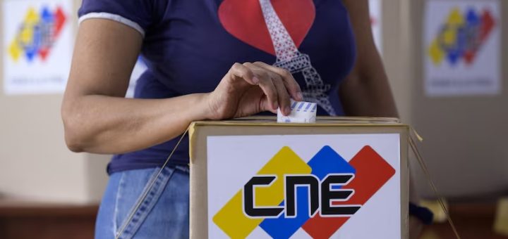 Autoridades y comunidad universitaria exigen al CNE que presenten los resultados con "máxima transparencia"