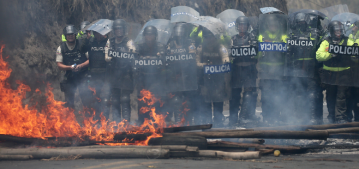 Universidades de Ecuador piden diálogo para frenar la violencia social durante el paro nacional