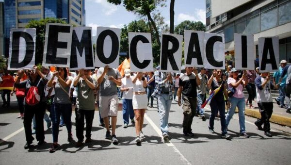 Aula Abierta promueve la defensa de los derechos humanos y la democracia frente a la expansión del autoritarismo en la región