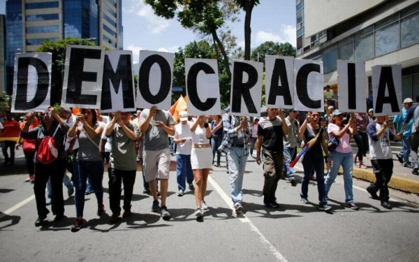 Aula Abierta promueve la defensa de los derechos humanos y la democracia frente a la expansión del autoritarismo en la región